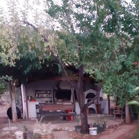 A Modern Farmhouse With Big Garden Trapeza  Bagian luar foto