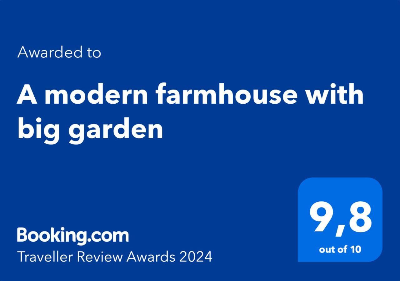 A Modern Farmhouse With Big Garden Trapeza  Bagian luar foto